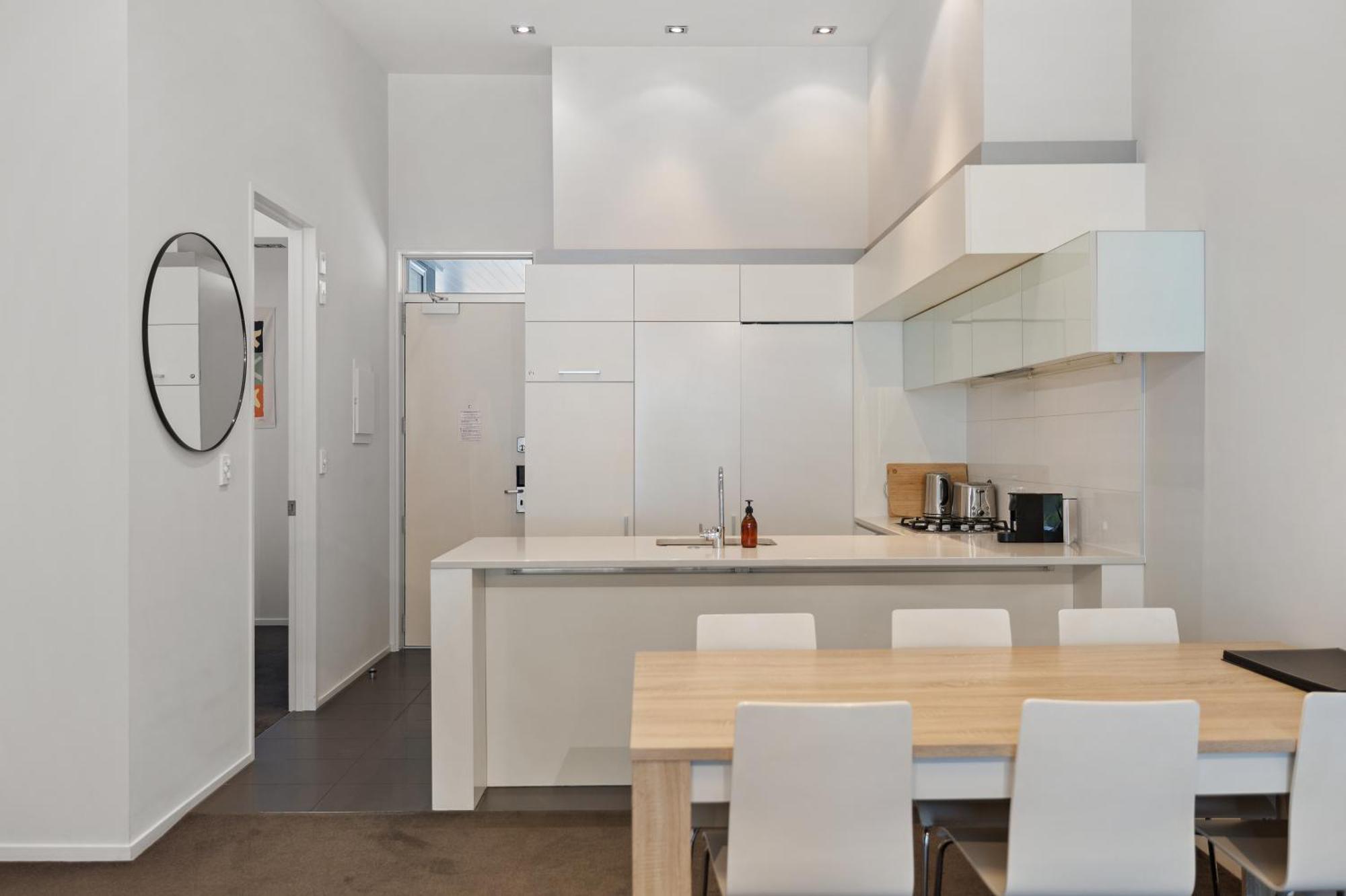 شقة Stylish Haven Luxury Interiors In Prime Location كوينستاون المظهر الخارجي الصورة